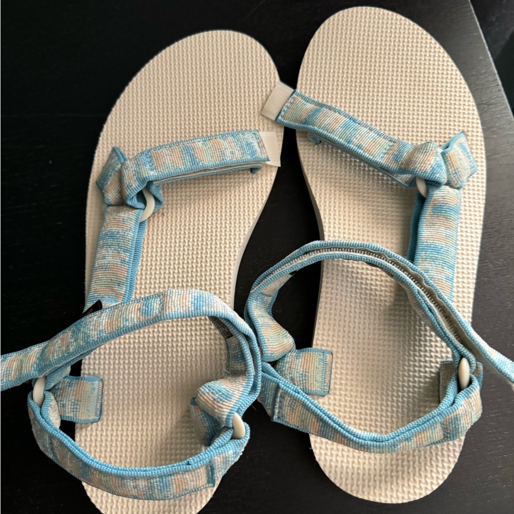 New Teva universal sandals white/blue size 10